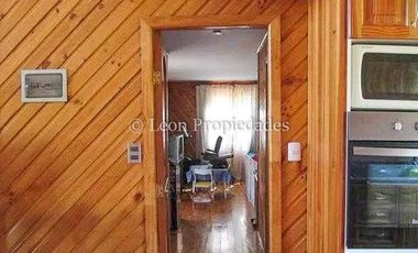 Leon Propiedades vende parcela de 1.5 ha, con 2 casas en sector Alhué, Curacaví.