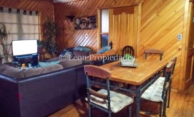 Leon Propiedades vende parcela de 1.5 ha, con 2 casas en sector Alhué, Curacaví.