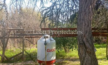 Leon Propiedades vende parcela de 1.5 ha, con 2 casas en sector Alhué, Curacaví.