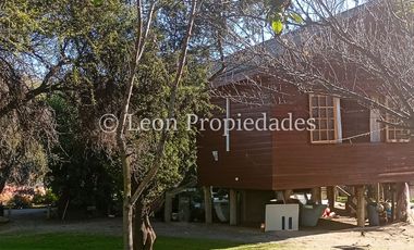 Leon Propiedades vende parcela de 1.5 ha, con 2 casas en sector Alhué, Curacaví.