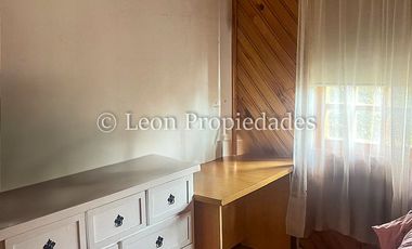 Leon Propiedades vende parcela de 1.5 ha, con 2 casas en sector Alhué, Curacaví.