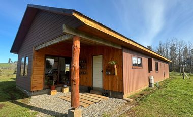 Vende Casa Nueva en Parcela con Estero Todo Asfaltado.