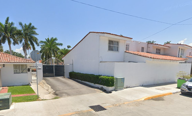 CASA EN VENTA EN LA COLONIA SOLEARES, FRACC COSTA AZUL, EN MANZANILLO, COLIMA- SF