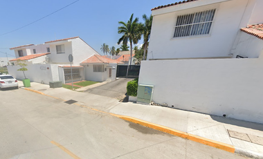 CASA EN VENTA EN LA COLONIA SOLEARES, FRACC COSTA AZUL, EN MANZANILLO, COLIMA- SF