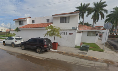 CASA EN VENTA EN LA COLONIA SOLEARES, FRACC COSTA AZUL, EN MANZANILLO, COLIMA- SF