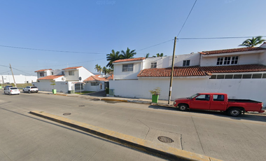 CASA EN VENTA EN LA COLONIA SOLEARES, FRACC COSTA AZUL, EN MANZANILLO, COLIMA- SF