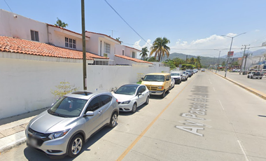 CASA EN VENTA EN LA COLONIA SOLEARES, FRACC COSTA AZUL, EN MANZANILLO, COLIMA- SF