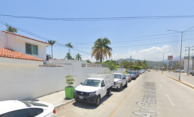 CASA EN VENTA EN LA COLONIA SOLEARES, FRACC COSTA AZUL, EN MANZANILLO, COLIMA- SF