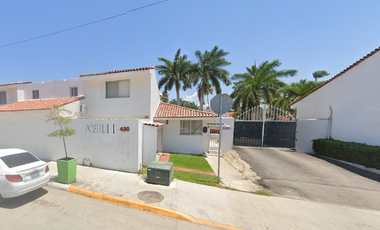 CASA EN VENTA EN LA COLONIA SOLEARES, FRACC COSTA AZUL, EN MANZANILLO, COLIMA- SF