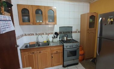 Oportunidad en Pachacamita Casa Amoblada con Patio Techado 2 estacionamientos