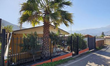 Oportunidad en Pachacamita Casa Amoblada con Patio Techado 2 estacionamientos