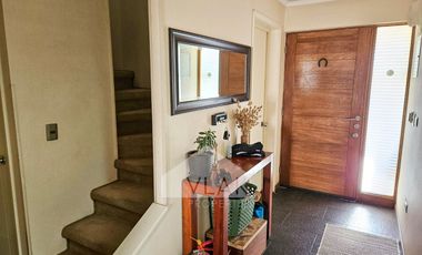 CONDOMINIO CERRADO, 4D+3,5B EXCELENTE ESTADO, AMPLIO PATIO