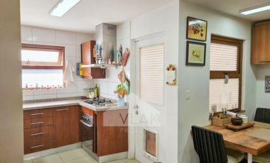 CONDOMINIO CERRADO, 4D+3,5B EXCELENTE ESTADO, AMPLIO PATIO