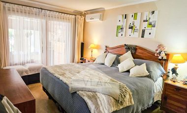 CONDOMINIO CERRADO, 4D+3,5B EXCELENTE ESTADO, AMPLIO PATIO