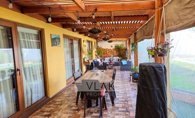 CONDOMINIO CERRADO, 4D+3,5B EXCELENTE ESTADO, AMPLIO PATIO