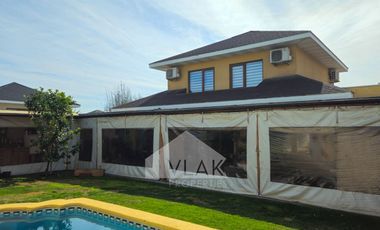 CONDOMINIO CERRADO, 4D+3,5B EXCELENTE ESTADO, AMPLIO PATIO