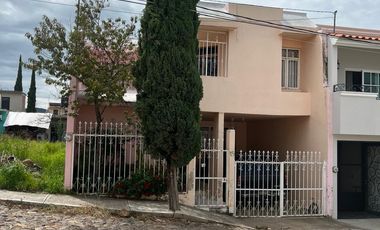 Casa seminueva en Fracc. Jardines de la Providencia, Valle de Juárez, Jalisco