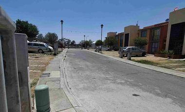 Se vende casa duplex, Hacienda Margarita,. Dentro de privada