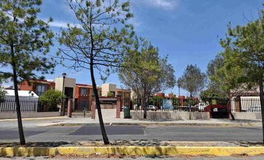Se vende casa duplex, Hacienda Margarita,. Dentro de privada