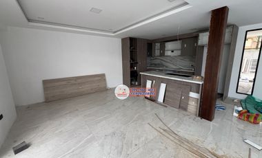 VIVIENDA CON ACABADOS DE PRIMERA EN VENTA, Sector Challuabamba C1506