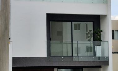 ZONA ESMERALDA, LAGO ESMERALDA, BELLA Y FUNCIONMAL CASA