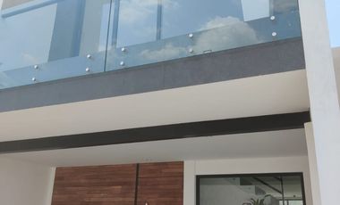 ZONA ESMERALDA, LAGO ESMERALDA, BELLA Y FUNCIONMAL CASA