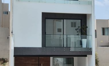 ZONA ESMERALDA, LAGO ESMERALDA, BELLA Y FUNCIONMAL CASA