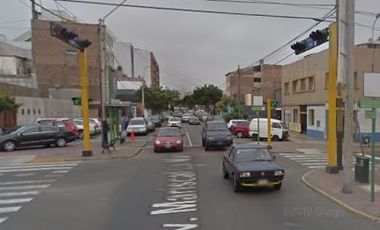 ALQUILO AMPLIO LOCAL COMERCIAL EN AV LA MAR - MIRAFLORES