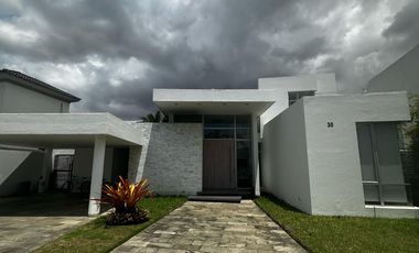 Casa de venta en Samborondón, Urbanización Vista al Parque