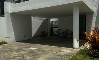 Casa de venta en Samborondón, Urbanización Vista al Parque