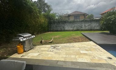 Casa de venta en Samborondón, Urbanización Vista al Parque