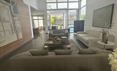 Casa de venta en Samborondón, Urbanización Vista al Parque