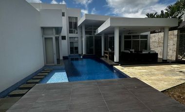 Casa de venta en Samborondón, Urbanización Vista al Parque