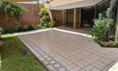 VENDO CASA EN ZONA DE CLINICAS, GUARDIA CIVIL- CORPAC- SAN BORJA