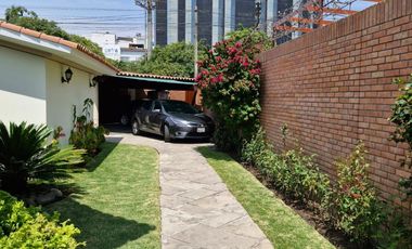 VENDO CASA EN ZONA DE CLINICAS, GUARDIA CIVIL- CORPAC- SAN BORJA