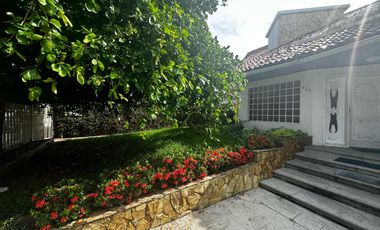 Casa de venta en Samborondón, Urbanización La Puntilla