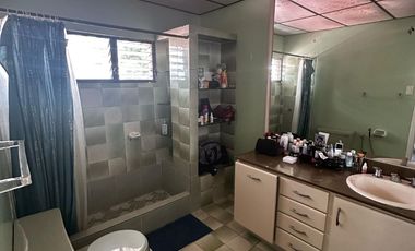 Casa de venta en Samborondón, Urbanización La Puntilla