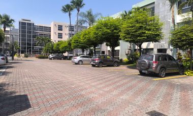 Alquilo - departamento planta baja - 2 dormitorios 2 baños - sala - comedor  - cocina - dormitorio secundario - área social.