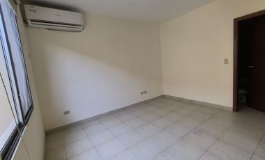 Alquilo - departamento planta baja - 2 dormitorios 2 baños - sala - comedor  - cocina - dormitorio secundario - área social.