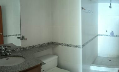 Alquilo - departamento planta baja - 2 dormitorios 2 baños - sala - comedor  - cocina - dormitorio secundario - área social.