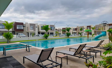 CASA AMUEBLADA EN RENTA EN PORTOVELA RESIDENCIAL