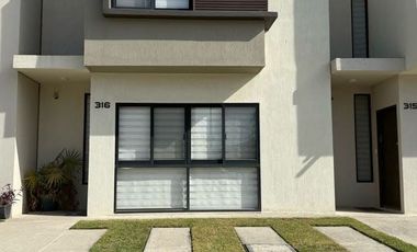 CASA AMUEBLADA EN RENTA EN PORTOVELA RESIDENCIAL