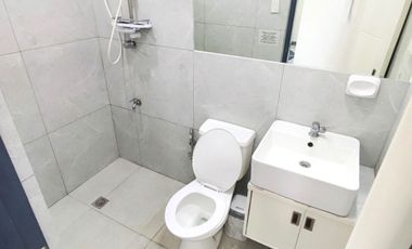 SSSSUU18 New High-Tech Condo Apartment Swimming Pool Prime Location SM Angeles City