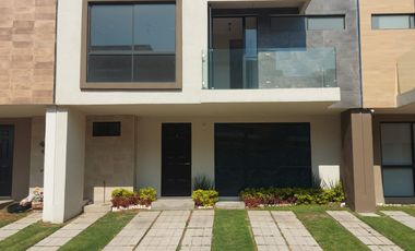 CASA DE LUJO EN VENTA, ENTREGA INMEDIATA