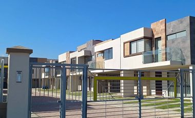 CASA EN VENTA DE 2 NIVELES EN RESIDENCIAL IZTAC CHALCO EDOMEX