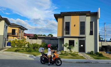 Free Solar Panel 4 Bedrooms 2 Storey Single Detached House with lanai