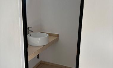 VENTA DE CASA ATRAS PLAZA CRYSTAL, VILLA ENCANTADA