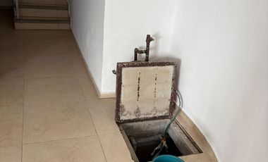 VENTA DE CASA ATRAS PLAZA CRYSTAL, VILLA ENCANTADA