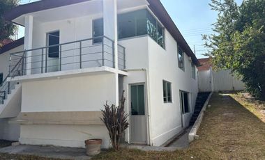 VENTA DE CASA ATRAS PLAZA CRYSTAL, VILLA ENCANTADA