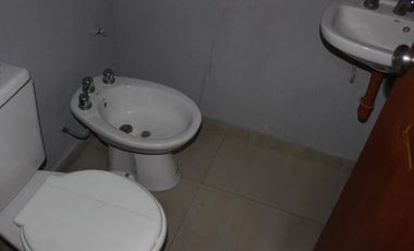 OFICINA EN EL CENTRO DE CASEROS